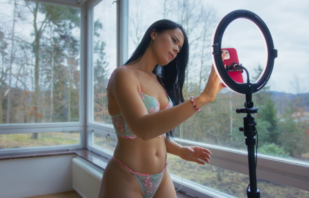 Virtuální přítelkyně