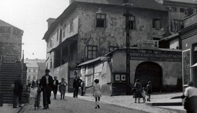 Mostní ulice objektivem času