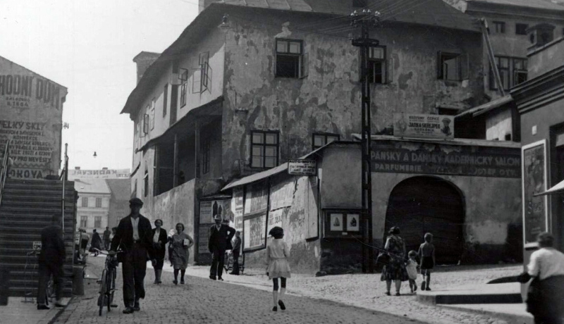 Mostní ulice objektivem času